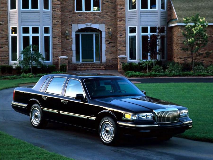  Lincoln Town Car 1994 года  (фото 8 из 16)
